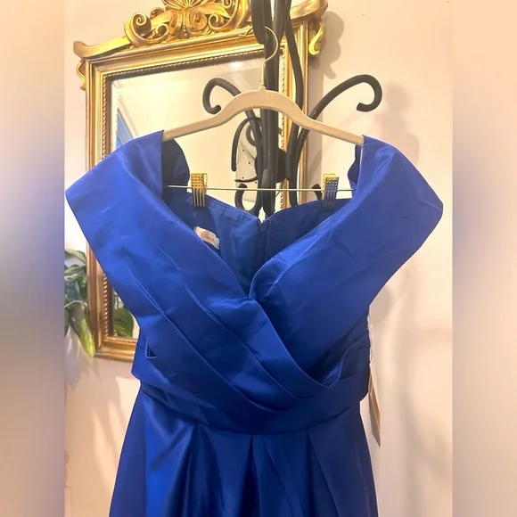A-line Elegant Off-Shoulder Blue Gown - Picture 4 of 15